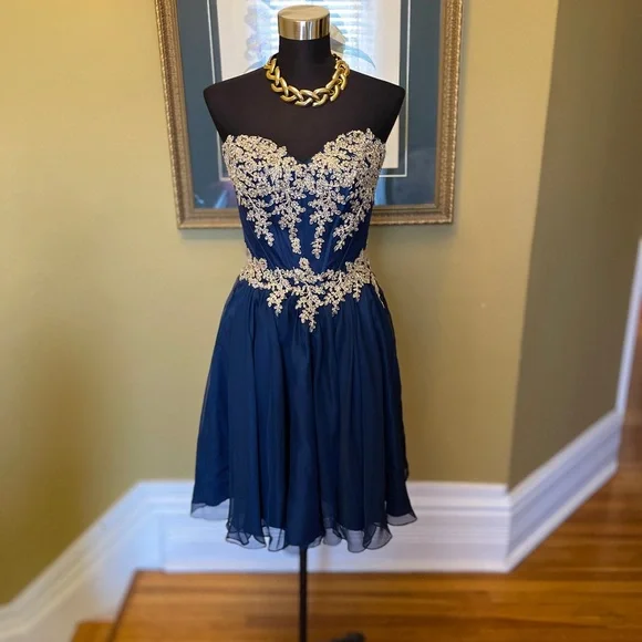 Prom dress - Picture 3 of 8